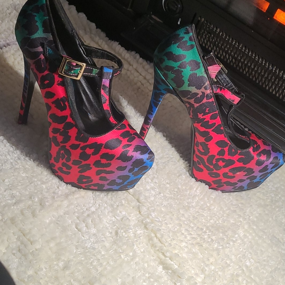 Shoes - Picture 3 of 4